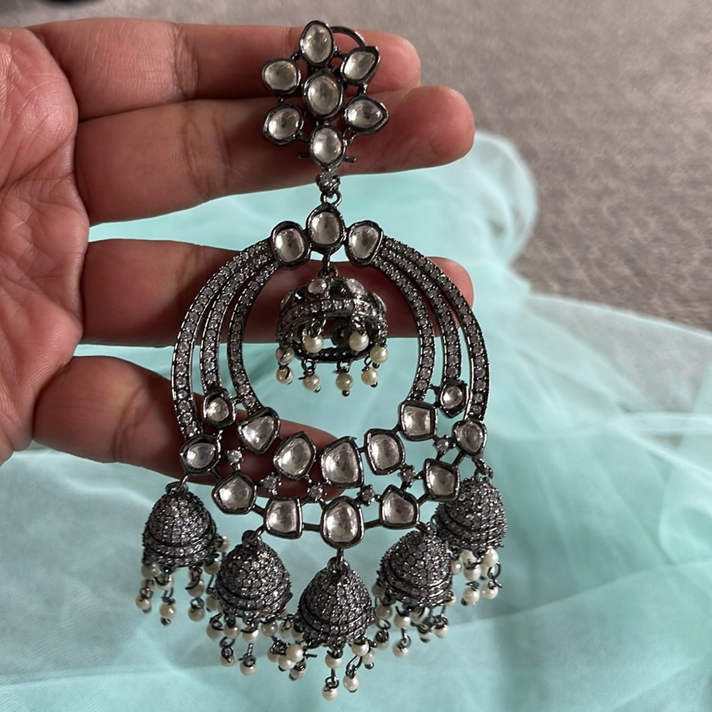 Victorian finished jumbo earrings ✨